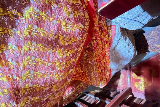 'Khối đá cầu tự' ở đền Sinh