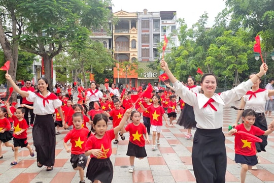 Học sinh, giáo viên nghỉ lễ đúng quy định, không hoán đổi ngày nghỉ