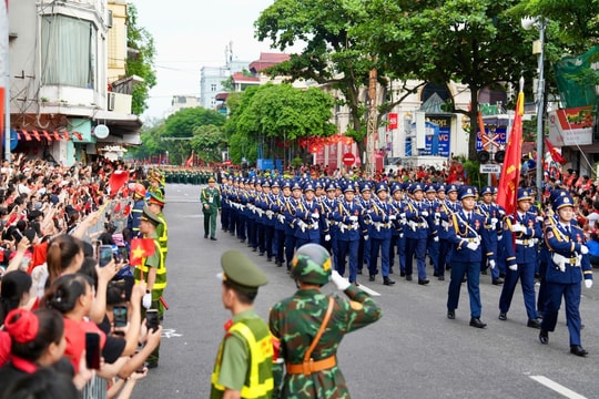 Quốc phòng, an ninh phải song hành với phát triển kinh tế