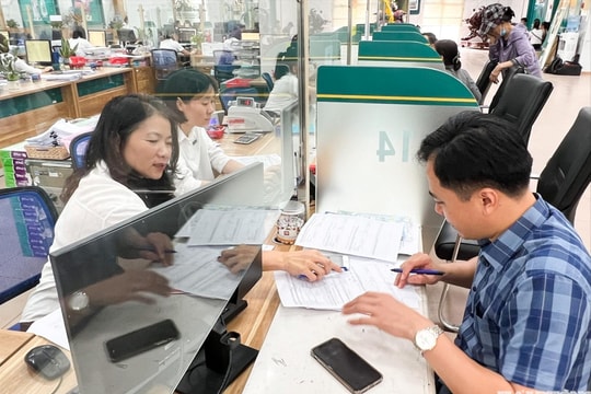 Lãi suất huy động giảm mạnh, lãi suất cho vay điều chỉnh còn chậm