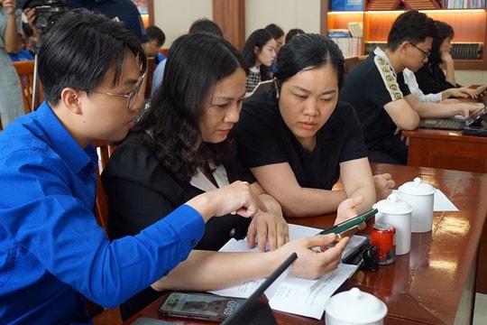 Người trẻ nhanh nhạy 'bắt sóng' AI