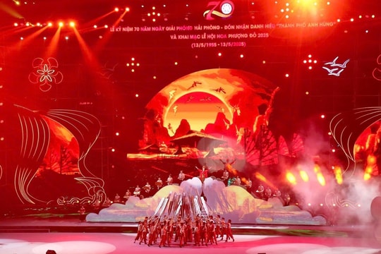 Landmarks of Hai Phong red flamboyant flower festival seasons