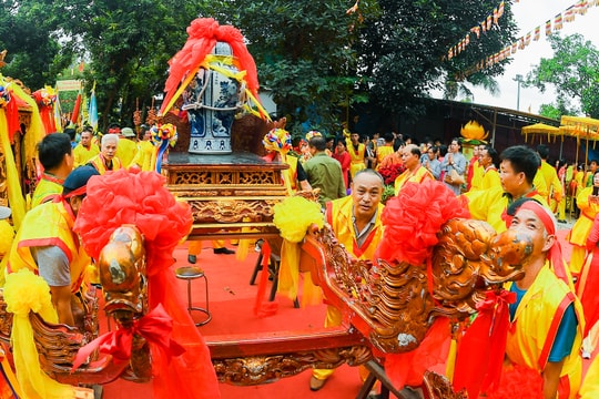 Unique water procession ritual at Nham Duong Pagoda