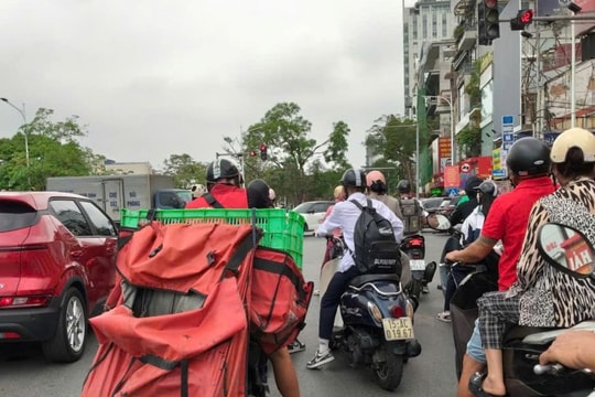 Chấn chỉnh tình trạng shipper chở hàng quá khổ