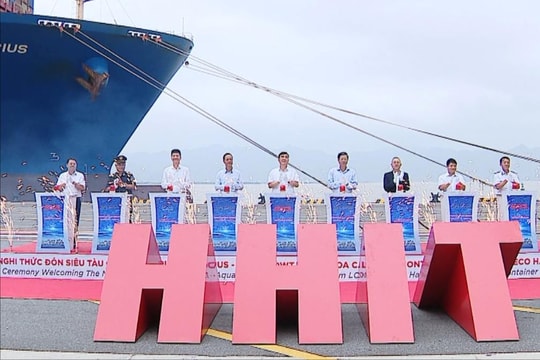 Đón thành công siêu tàu 197.000 DWT tại Cảng container quốc tế Hateco Hải Phòng