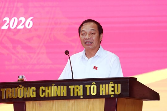 Đồng chí Lê Văn Hiệu tiếp xúc cử tri tại Trường Chính trị Tô Hiệu