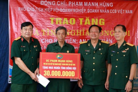 Doanh nhân cựu chiến binh hỗ trợ xây nhà 'Nghĩa tình đồng đội'