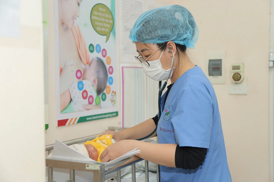 Tăng cường chính sách hỗ trợ để khuyến khích sinh đủ 2 con