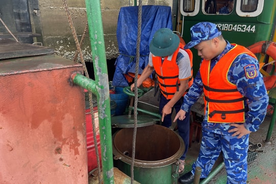 Bắt giữ tàu vận chuyển trái phép dầu DO