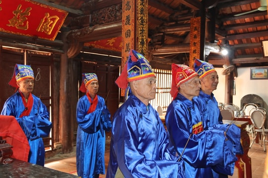 A village with three relics dedicated to generals of the Hung Kings era