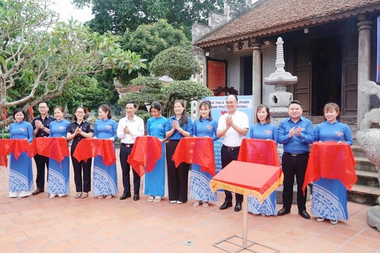 Chạm vào lịch sử bằng trái tim người trẻ