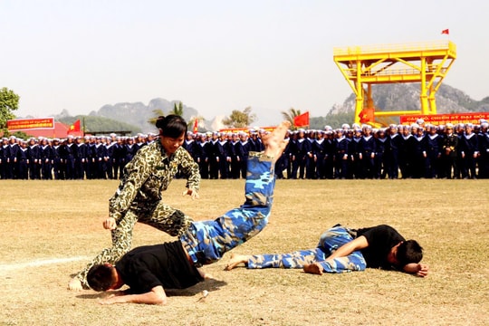 Những 'bông hồng thép' giữ biển