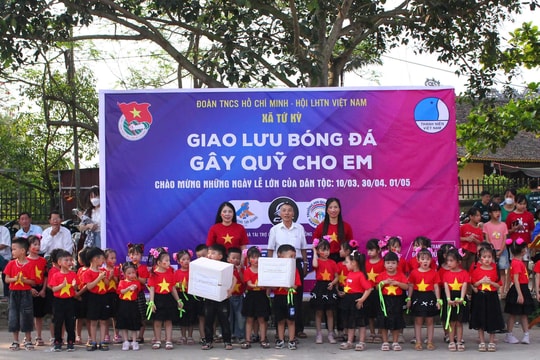Giao lưu bóng đá gây quỹ cho trẻ em có hoàn cảnh khó khăn xã Tứ Kỳ