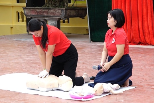 Học cách sơ cứu, bảo vệ trẻ em trước nguy cơ tai nạn dịp nghỉ lễ