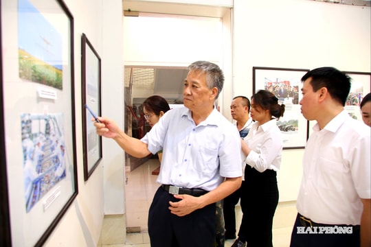 Around 260 photos and documents featured at 'Country full of joy' exhibition