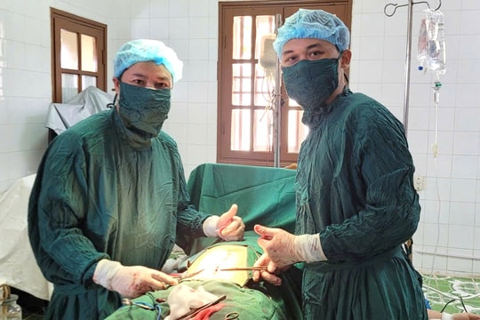 Cứu sống sản phụ mang thai ngoài tử cung vỡ tại đảo Bạch Long Vĩ