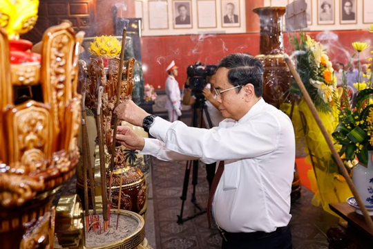 Chủ tịch Quốc hội Trần Thanh Mẫn tri ân các Anh hùng liệt sĩ tại An Giang