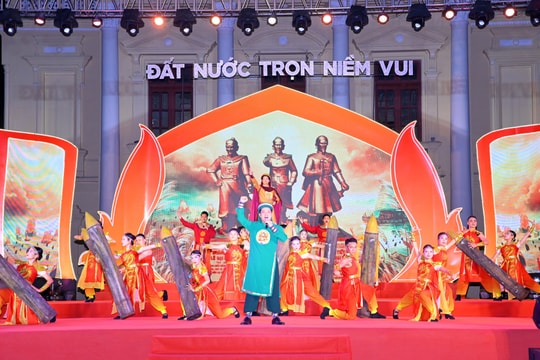 Vibrant art program celebrates national holidays