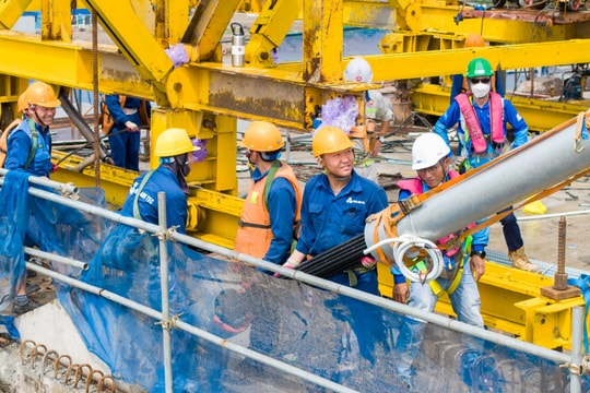 Major construction sites in Hai Phong work through holiday