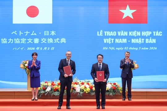 Thủ tướng Lê Minh Hưng và Thủ tướng Nhật Bản Takaichi Sanae gặp gỡ báo chí