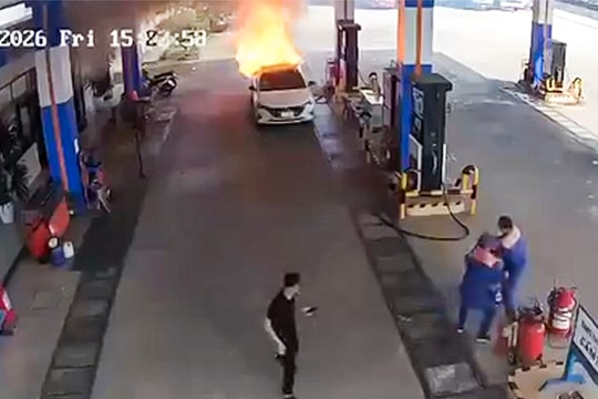 Ô tô bốc cháy tại cây xăng ở Đà Nẵng chở hàng chục khối pin