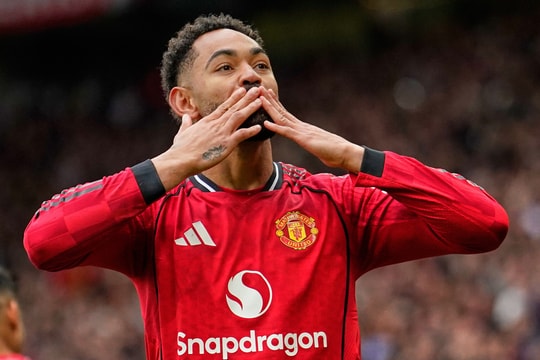 Man Utd thắng Liverpool 3-2, chắc suất trở lại Champions League