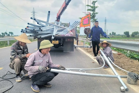 Hồng Châu đầu tư hơn 10 tỷ đồng thắp sáng 5,4 km đường nông thôn