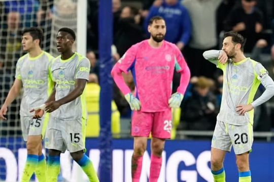 Man City sảy chân, mở cơ hội cho Arsenal tiến gần ngôi vương