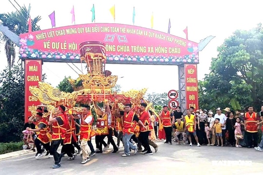 Chùa Trông rộn rã sắc màu lễ hội
