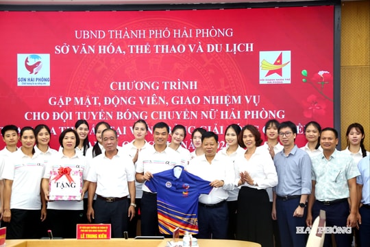 Lãnh đạo thành phố động viên Đội bóng chuyền nữ Hải Phòng trước vòng bảng Giải hạng A quốc gia 2026