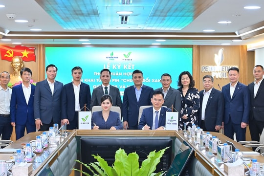 V-Green hợp tác triển khai hơn 3.000 tủ đổi pin xe máy tại hệ thống cửa hàng xăng dầu PVOIL