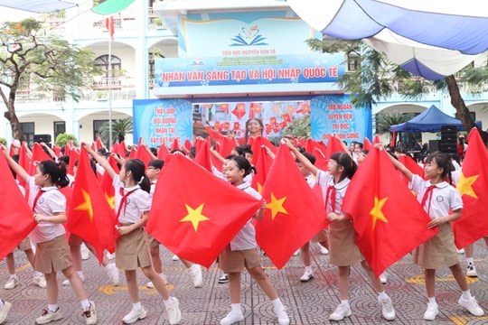 Đoàn nghệ thuật Bujihwa (Hàn Quốc) giao lưu với giáo viên, học sinh Hải Phòng