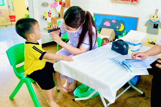 Bộ Y tế hướng dẫn khám sức khỏe định kỳ cho trẻ em dưới 6 tuổi