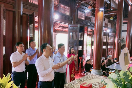 Dâng hương tưởng niệm Tiến sĩ, nhà thơ yêu nước Lê Khắc Cẩn