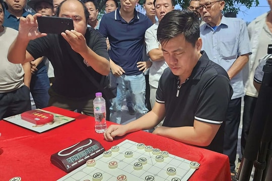 Lại Lý Huynh nhận vé đặc cách vào thẳng vòng chung kết Kỳ Thành Bôi