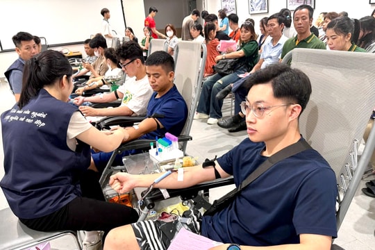 Hơn 1.200 người tham gia hiến máu tình nguyện