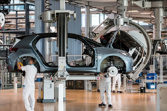 Ngành ô tô châu Âu thiệt hại hàng tỷ euro vì thuế quan của Mỹ