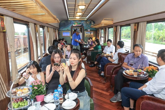 Tàu Hoa Phượng Đỏ phục vụ khoảng 1,33 triệu lượt khách