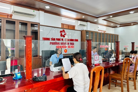 Kiểm tra việc giải quyết thủ tục hành chính ở nhiều sở và xã, phường