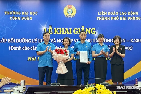Trang bị lý luận và nghiệp vụ cho cán bộ công đoàn