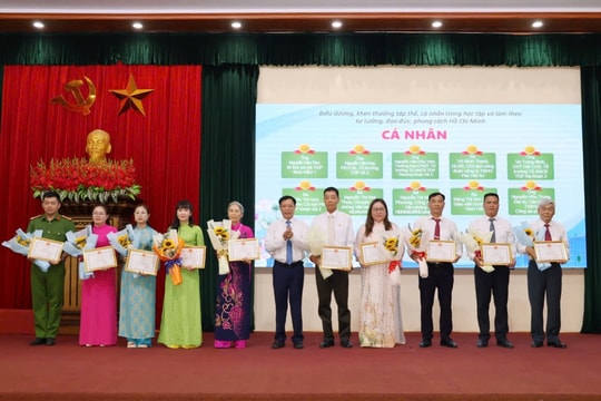 Phường Đông Hải biểu dương 15 điển hình học và làm theo Bác