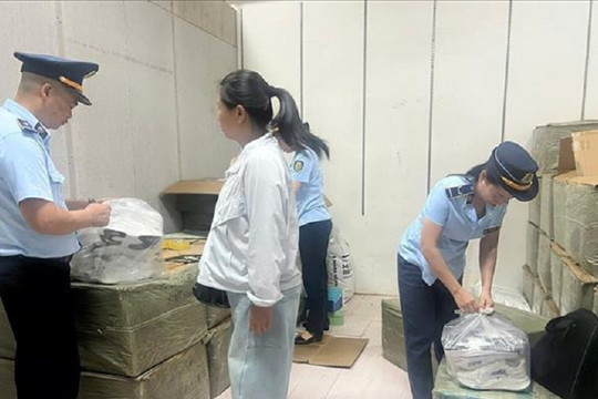 Thu giữ gần 2.000 sản phẩm giả mạo nhãn hiệu
