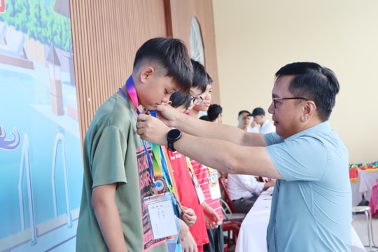 Bế mạc Giải Bơi học sinh tiểu học và THCS cấp thành phố