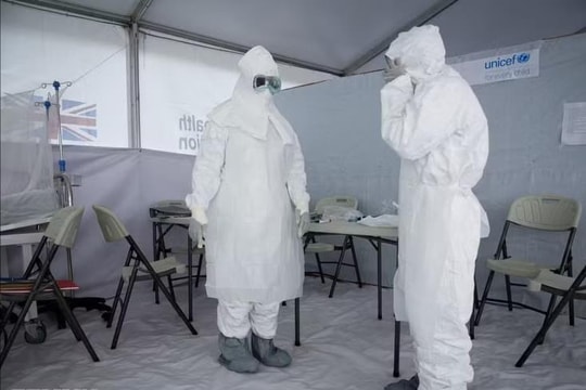 Bộ Y tế khuyến cáo phòng dịch Ebola cho người về từ vùng có dịch