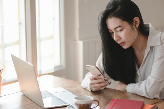 Người trẻ đối mặt áp lực thành công trong thời đại số