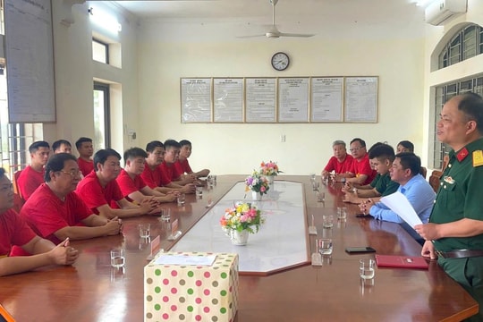 Phường An Hải thăm, tặng quà tại Tiểu đoàn Phòng thủ đảo Bạch Long Vĩ