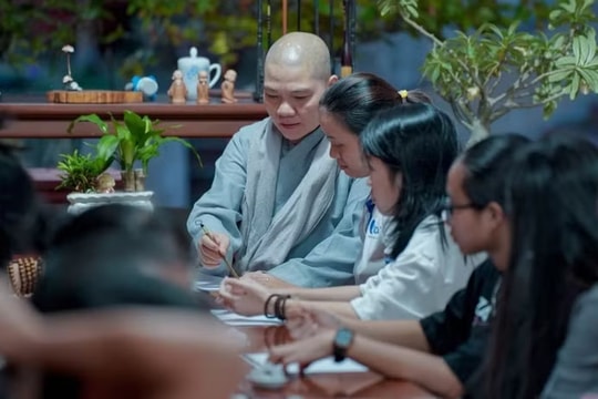 Trưng bày thư pháp mang triết lý Phật giáo đến gần hơn với đời sống hiện đại