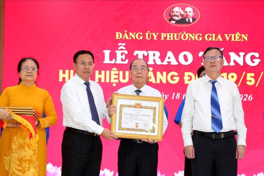 Gia Viên tri ân các đảng viên lão thành dịp 19/5