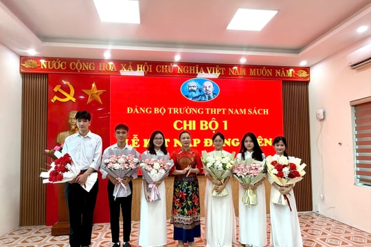 Trường THPT Nam Sách kết nạp Đảng 32 học sinh