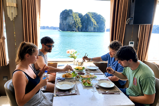 Cat Ba gains new momentum from inter-regional tourism development